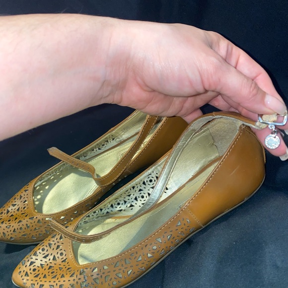 Tan bcbgeneration flats - Picture 5 of 5